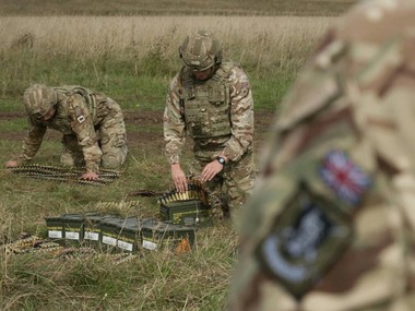 Велика Британія може відправити своїх військових інструкторів до України — ЗМІ